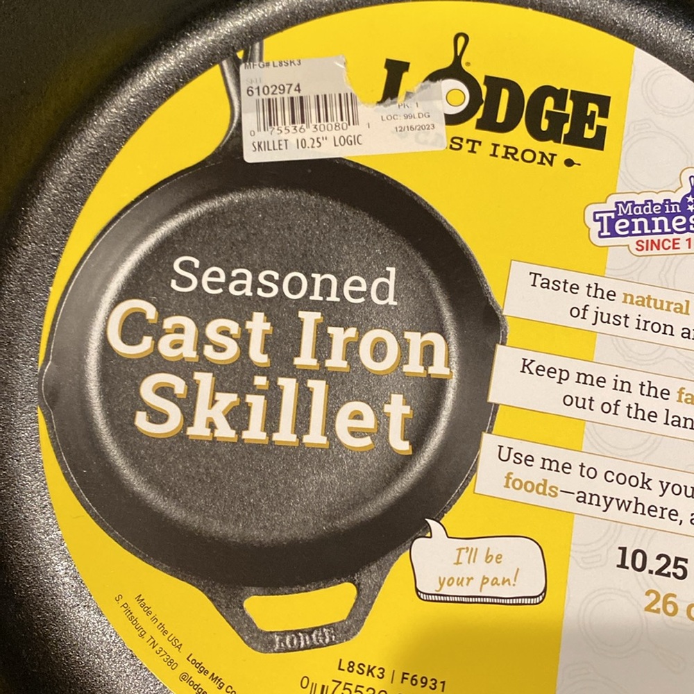 LODGE Seasoned Cast Iron Skillet, 10.25 inch / 26cm, New w/ Tag + Info Label